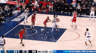 九游会j9官网真人游戏第一品牌破荒！克里斯蒂弧顶空位三分穿针 命中独行侠本场首个三分