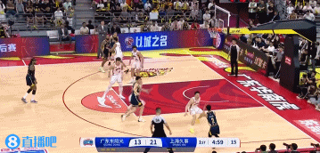 j9九游会老哥俱乐部交流艰难止血！徐杰侧翼三分颠进篮筐 帮助广东咬住比分