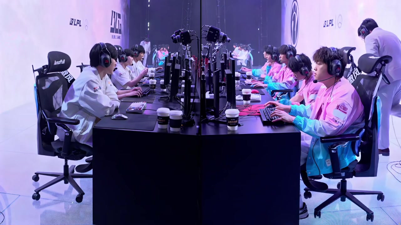 j9九游会老哥俱乐部交流ON的Solo有这么强？！TheShy与ON展开EZ对决 ON两次单杀 BLG最终选择蓝色方