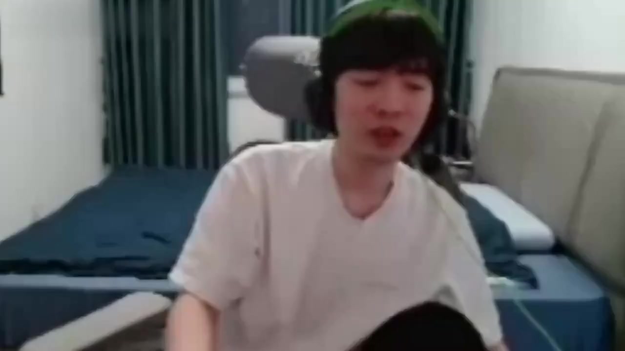 j9九游真人游戏第一平台Cryin：我感觉S9的Uzi比S8厉害啊，伤害占比经常干到四五十